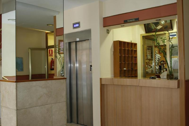 Hostal Liste Station 拉科鲁尼亚 外观 照片