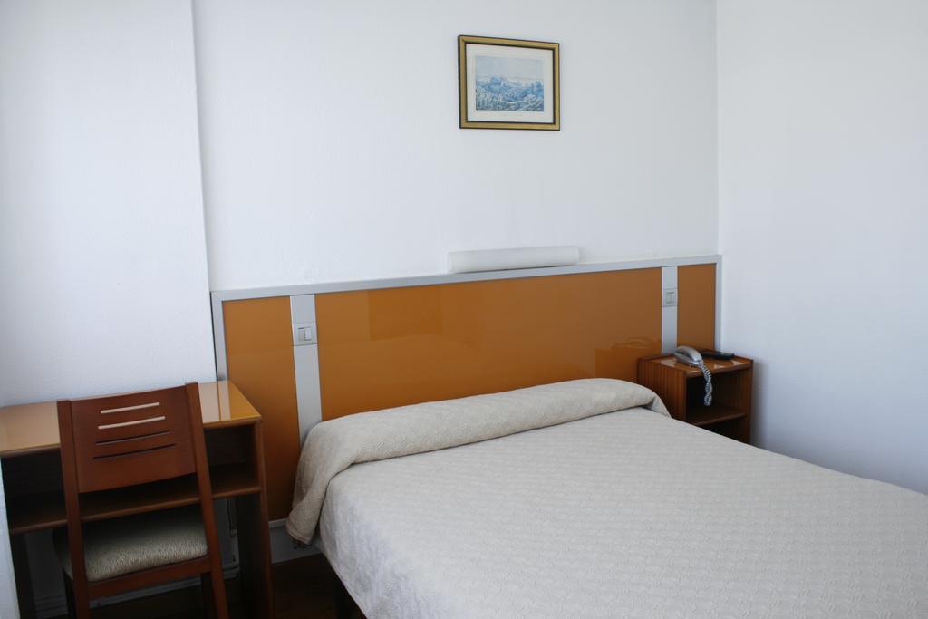 Hostal Liste Station 拉科鲁尼亚 客房 照片
